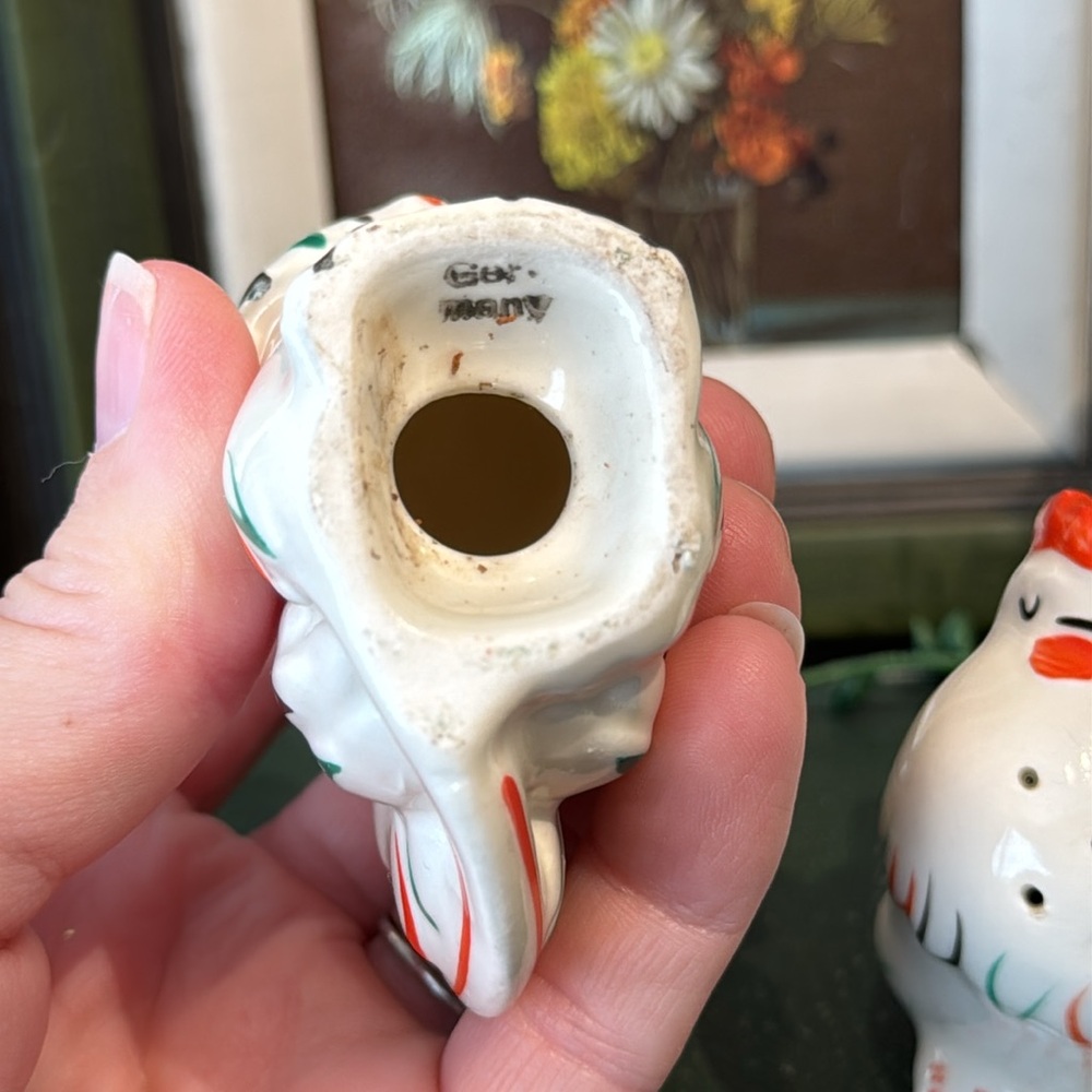 Vintage salt and pepper shakers - Picture 5 of 7
